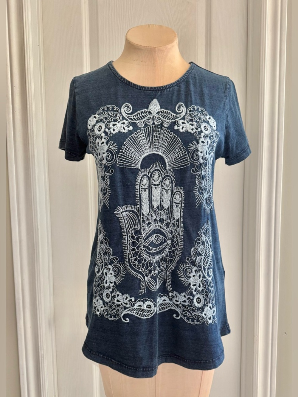 LUCKY LOTUS Navy Blue Hamsa Beautifully Embroidered Short Sleeve Tee